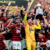 Flamengo, bicampeão da Libertadores, é recebido com festa no Rio.