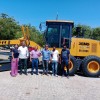 Codevasf reforça estrutura do município de Pindaí (BA) com entrega de motoniveladora.