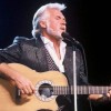 Kenny Rogers, ícone da música country, morre aos 81 anos.
