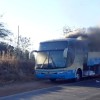 Ônibus da Novo Horizonte pega fogo na Serra de Monte Azul em Minas Gerais.