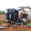 Caminhão carregado com temperos tomba na BR-122 em Urandi.