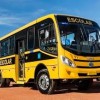 Jovem de 14 anos tem perna esmagada enquanto entrava em ônibus escolar.
