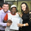 Prefeitura de Guanambi realiza a entrega de 62 t?tulos para regulariza??o de im?veis nos Bairros Beija-flor 1 e 2 , S?o 