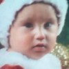 Menino morre ao tocar em árvore de Natal em praça.