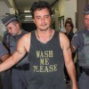 Renner deixa clínica de reabilitação e vira cantor gospel.