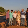 Ivana Bastos e comitiva visitam obras de pavimenta??o em Candiba.