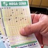 Mega-Sena acumula e pode pagar R$ 30 milhões na quarta-feira.