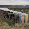 Ônibus da empresa Novo Horizonte tomba e deixa várias pessoas feridas.