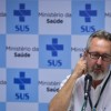 Microcefalia pode se espalhar pelo país e se tornar mais grave, diz diretor do Ministério Saúde.