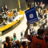 Senado aprova MP que muda regras de acesso ao seguro-desemprego e abono salarial.