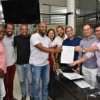 Guanambi assina contratos com artistas contemplados em Edital de Cultura.