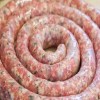 Polícia fecha fábrica clandestina que fazia linguiça com carne de cães e gatos.