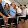 Ao lado do governador, Ivana participa de ato que dá início à construção da Policlínica em Brumado.