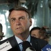 Bolsonaro diz que revogou trecho de MP que previa suspensão de contratos de trabalho por 4 meses.