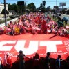CUT lan?a programa de demiss?o e sofre amea?a de greve.