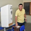 Prefeito Jairo Magalhães vota e destaca importância das eleições do Conselho Tutelar.