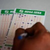 Mega-Sena acumula e próximo prêmio deve pagar R$ 27 milhões.