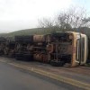 Carreta carregada com caro?o de algod?o tomba na BR-430 em Igapor?.