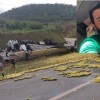 Motorista morre após tombar carreta carregada com laranja na BR 146 em Serra do Salitre.