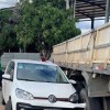 Motorista faz conversão e bate em carro em Guanambi.