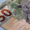 Bolsonaro confirma aumento do salário-mínimo para R$ 1.100.