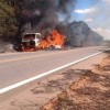 Caminhão pega fogo na BR-030 em Guanambi.