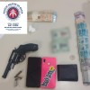 Casal é preso com arma e drogas em Caetité.