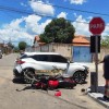 Homem fica ferido em colisão entre carro e moto em Guanambi.