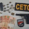 Polícia Militar prende homem com arma de fogo e drogas.