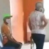 Mulher leva marido amarrado para tomar vacina.