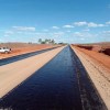 Rodovia BA-160 recebe primeira camada de piche em Iuiu.