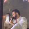 VÍDEO: Mulher joga garrafa em Gusttavo Lima e é expulsa pelo cantor.