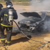 Corpo de Bombeiros apaga fogo em carro na cidade de Guanambi.