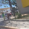 Venezuelanos pedem ajuda em semáforo de Guanambi.