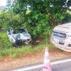 Idoso morre após colidir carro contra árvore na BR-030.