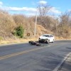 Moto e carro colidem na Serra dos Brindes, em Guanambi.