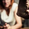 Mulher é agredida durante cobrança de dívida.