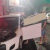 Carro pega fogo durante a noite no Centro de Guanambi.