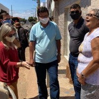 Ivana Bastos ouve anseios da população de Morrinhos. - Foto 2
