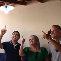 Ivana Bastos entrega energia elétrica para famílias de comunidade rural em Urandi. - Foto 1 Ivana Bastos entrega energia elétrica para famílias de comunidade rural em Urandi. - Foto 1