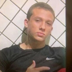 Jovem de 16 anos é morto a tiros após casa ser invadida.