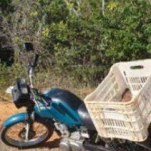 Motocicleta é encontrada abandonada na zona rural de Guanambi.