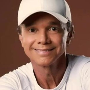 Morre Netinho, um dos ícones da Axé Music, aos 60 anos.