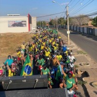 Convocado por empresários, ato em favor de Bolsonaro em Guanambi foi o maior desde a eleição de 2018. - Foto 1 Convocado por empresários, ato em favor de Bolsonaro em Guanambi foi o maior desde a eleição de 2018. - Foto 1