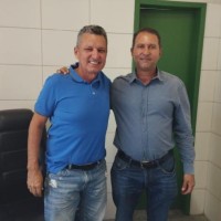 Deputado Charles Fernandes discute questões da barragem de Ceraíma com lideranças agrícolas do distrito. - Foto 1 Deputado Charles Fernandes discute questões da barragem de Ceraíma com lideranças agrícolas do distrito. - Foto 1