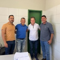 Deputado Charles Fernandes discute questões da barragem de Ceraíma com lideranças agrícolas do distrito. - Foto 3 Deputado Charles Fernandes discute questões da barragem de Ceraíma com lideranças agrícolas do distrito. - Foto 3