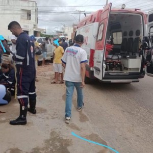 Colisão envolvendo carro e moto deixa uma pessoa ferida em Guanambi.