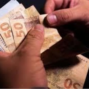 Governo Lula prevê salário mínimo de R$ 1.502 em 2025.