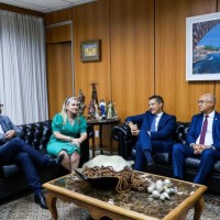 Ivana Bastos se emociona com homenagem a Anísio Teixeira no Relatório das Contas do Poder Executivo. - Foto 1 Ivana Bastos se emociona com homenagem a Anísio Teixeira no Relatório das Contas do Poder Executivo. - Foto 1