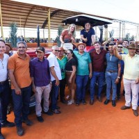 Ivana Bastos vai à Lagoa Real, participa de celebração e entrega equipamentos para a agricultura familiar. - Foto 1 Ivana Bastos vai à Lagoa Real, participa de celebração e entrega equipamentos para a agricultura familiar. - Foto 1